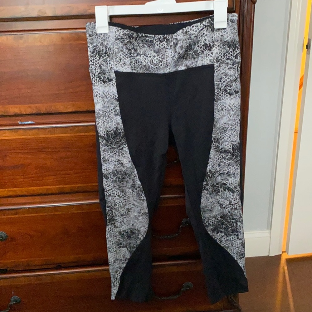 Lulu lemon cropped leggings- Size 10